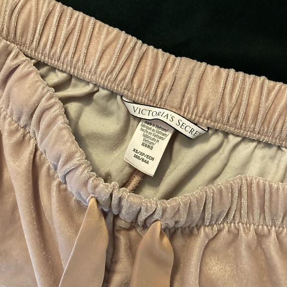 Victoria’s Secret cream pink sleep shorts - Picture 2 of 2